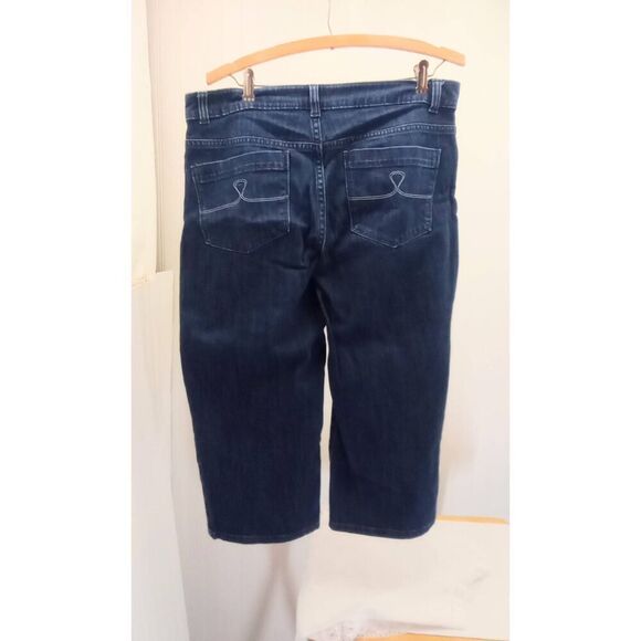 IZOD dark wash, mid-high rise Capri - cropped jeans size 12 - Picture 3 of 4
